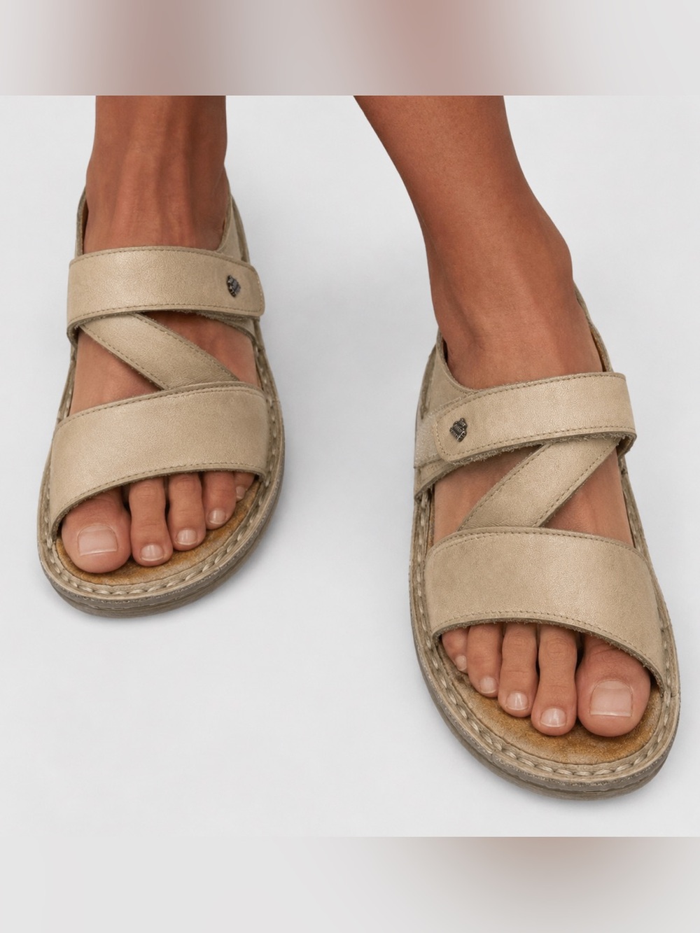 Finn Comfort Women’s Beige Leather Orthopedic Comfort Slip-On Sandals Cutouts, 9
